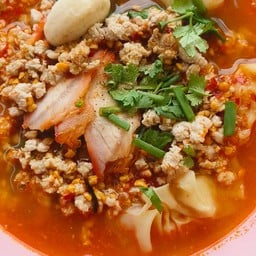 บะหมีเกี๊ยวต้มยำ