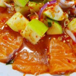 ยำแซลมอนแอปเปิ้ลซีฟู้ด