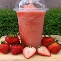 น้ำสตอเบอรี่ปั่น