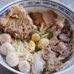 หลงเตี๋ยว ก๋วยเตี๋ยวหมูต้มยำ สะพานราเมศวร์ นครศรีธรรมราช
