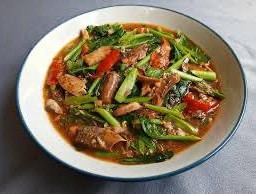ผัดคะน้าปลากระป๋อง กับข้าว