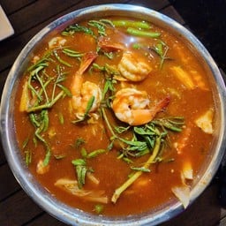 แกงส้มกุ้งผักรวม