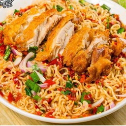 ยำมาม่า ไก่ทอด