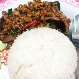 กะเพราหมูสับ+ตับ