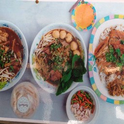 ร้านก๋วยเตี๋ยวเจ๊ยุ้ย (หลังวัดหลวงพ่อโต)