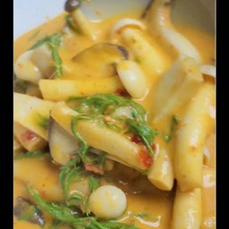 แกงคั่วเห็ดรวมชะอม (มังสวิรัติ)