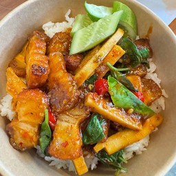 ข้าวพริกแกง หมูกรอบ