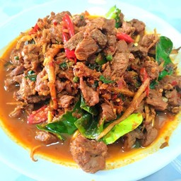 ผัดเผ็ดพริกแกงเนื้อวัว  แท้ แท้ (กับข้าว)