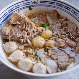 หลงเตี๋ยว ก๋วยเตี๋ยวหมูต้มยำ สะพานราเมศวร์ นครศรีธรรมราช