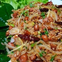 ยำแหนมข้าวทอด เจ๊อ้อย