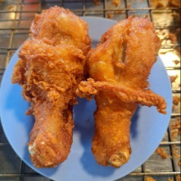 น่องไก่ทอด 2 ชิ้น