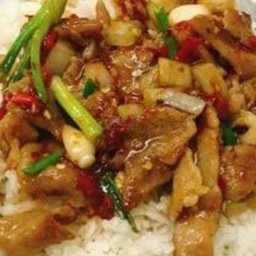 ผัดพริกเผาไก่ราดข้าวๆ