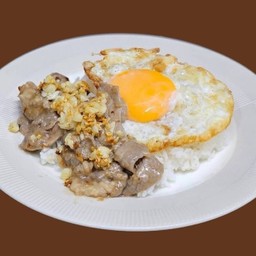 T11 ข้าวกระเทียม Fried Meat With Garlic