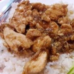 ผัดกระเทียมไก่ราดข้าวๆ