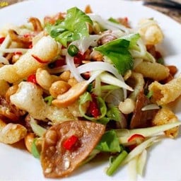 ยำกระเพาะปลากรอบ