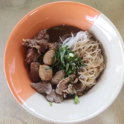 เหน่งก๋วยเตี๋ยวเรือ กลางซอย