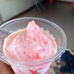 สตอเบอรีสมูทตี้นมสด