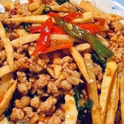 ผัดพริกแกงหน่อไม้ดอง (กับข้าว)