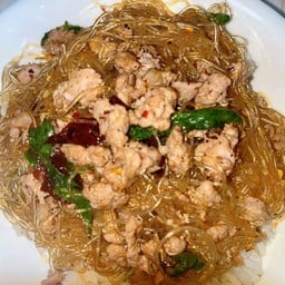 ข้าวกะเพราพริกแห้งวุ้นเส้นไก่สับ