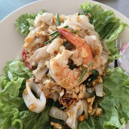 เส้นใหญ่คั่วทะเล