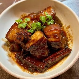 ชุดหมูฮ้อง + ข้าวสวย