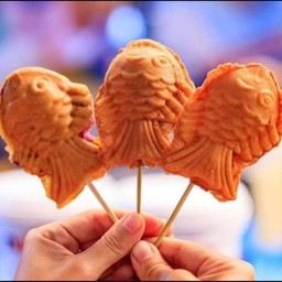ขนมปลาไทยากิ+ไส้กรอกไก่ชีส(1ไม้)
