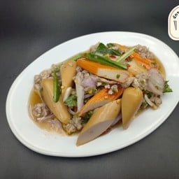 ยำไส้กรอกปูอัด