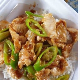 ผัดพริกไก่ราดข้าวๆ