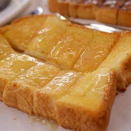ขนมปังปิ้งเนย + นม+น้ำตาล
