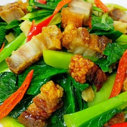 คะน้าหมูกรอบอิ่มสุข  (กับข้าว)