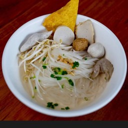 ก๋วยเตี๋ยว น้ำใส ลูกชิ้นปลา