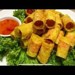 เกี๊ยวพันไส้กรอกทอด