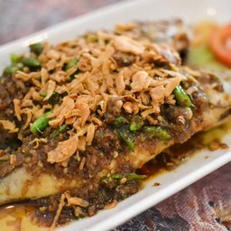 ปลาทูทอดกะปิทรงเครื่อง Fried Mackerel with shrimp paste