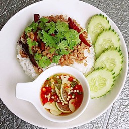 ข้าวหมูสับคั่วน้ำปลาสะเร็น