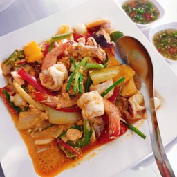 ผัดผงกระหรี่ทะเล