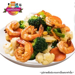 ผัดผักรวมกุ้งสด ราดข้าว