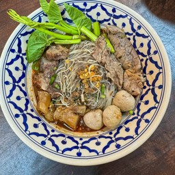 ก๋วยเตี๋ยวเรือเนื้อน้ำตก
