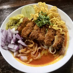 ข้าวซอยไก่ทอด