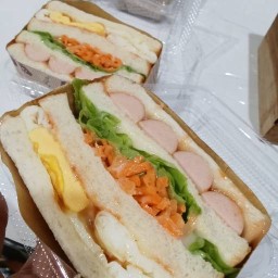 แซนด์วิช ใส่จัย / เกี๊ยวหมูเด้ง เรวดี61