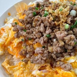 ข้าวไข่ขยี้หมูสับ