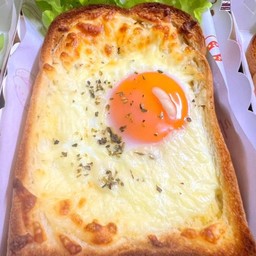 โทสไข่ลาวาอบชีส