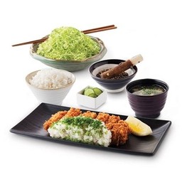 ชุดทงคัทสึไก่พร้อมหัวไชเท้าฝน