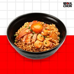 บะหมี่แฮมและไส้กรอกไข่ดองซีอิ๊ว รสเผ็ด