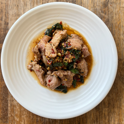 กะเพราหมูชิ้น (กับข้าว)