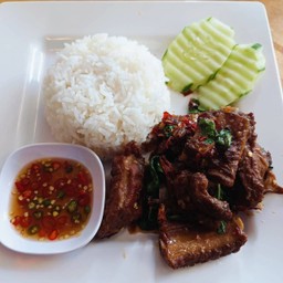 กะเพรากระดูกหมูตุ๋น