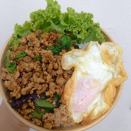 [อร่อยซ่ากับโค้ก] ข้าวกะเพราหมูสับ+ไข่ (พริกแห้ง) +  โค้ก ไม่มีน้ำตาล (กระป๋อง) 