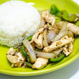 (เมนูแนะนำ) ข้าวผัดพริกสดพริกไทยดำ