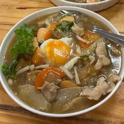 ราดหน้าไข่เยิ้ม
