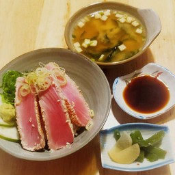 ชุดข้าวหน้าปลาทูน่าญี่ปุ่น