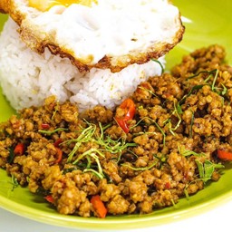 ข้าวราดคั่วกลิ้งหมู